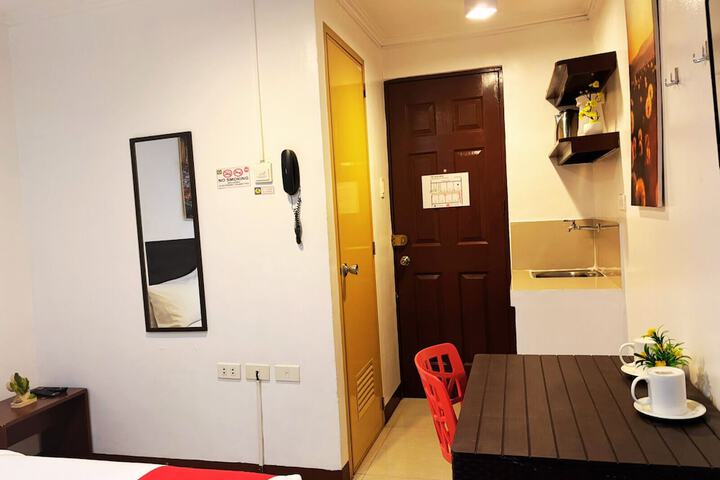 Room 6 of 12