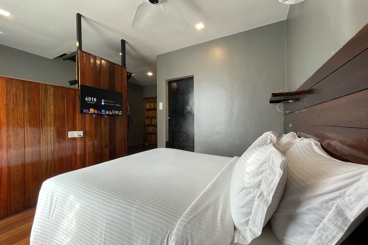 Room 10 of 62