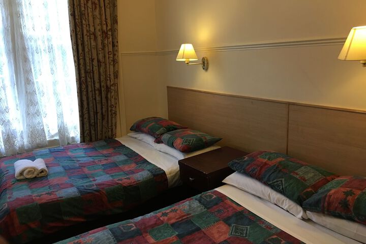 Room 26 of 80