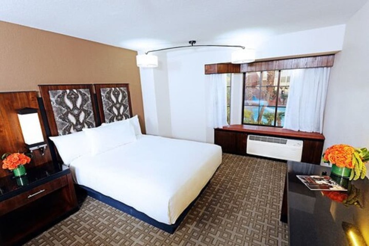 Room 6 of 15