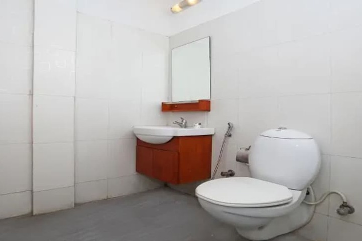 Room 4 of 7