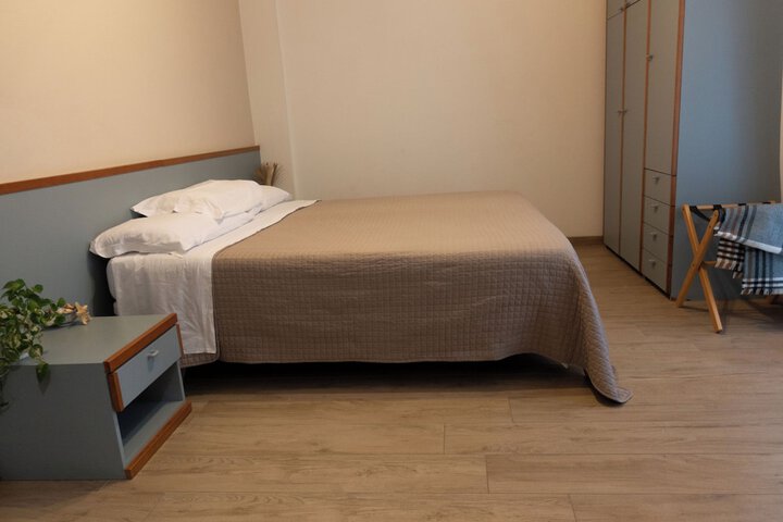 Room 7 of 25