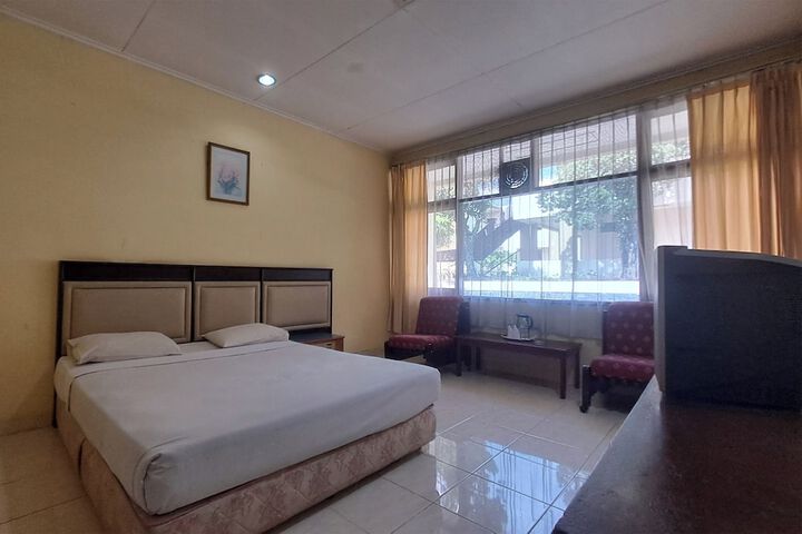 Room 33 of 79