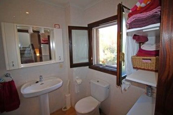 Room 4 of 38