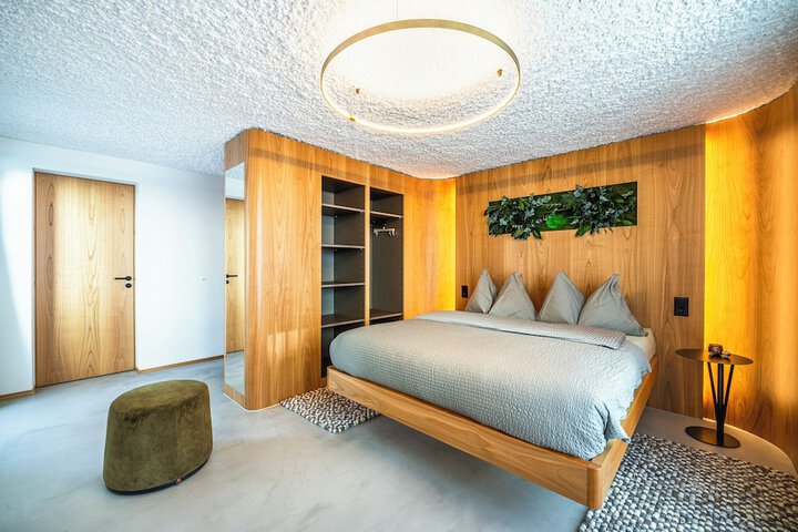 Room 3 of 41