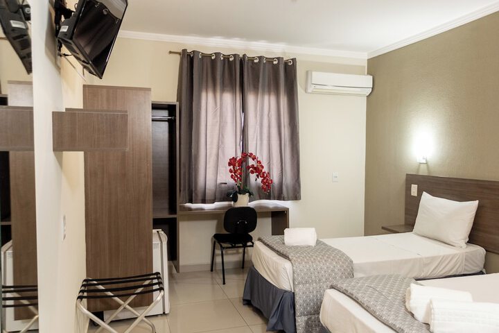 Room 7 of 33