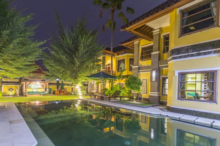 Pools & Facilities
