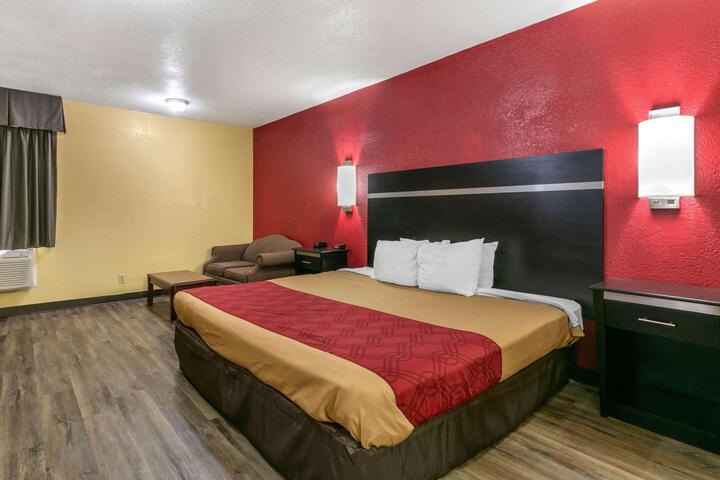 2 Double Beds (6 of 9)