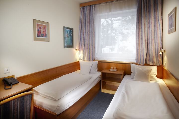 Room 7 of 24