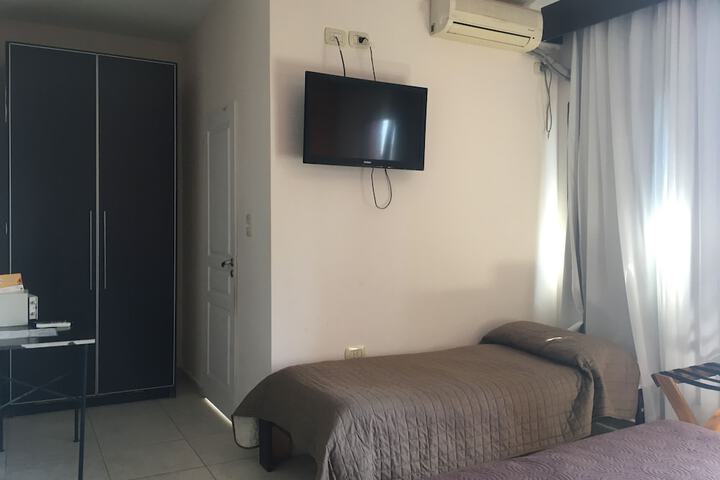 Room 16 of 40