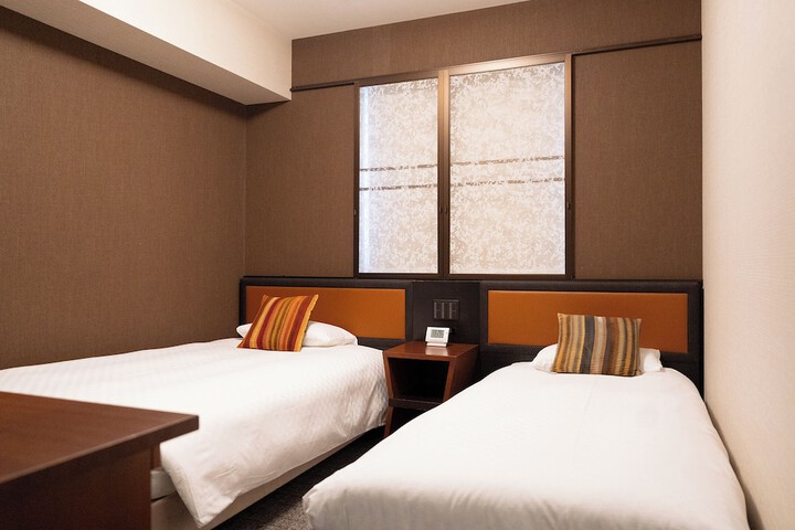 Room 4 of 69
