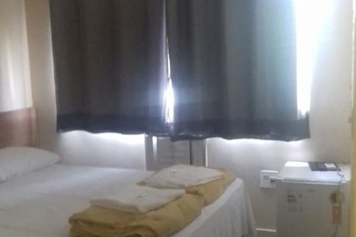 Room 13 of 16