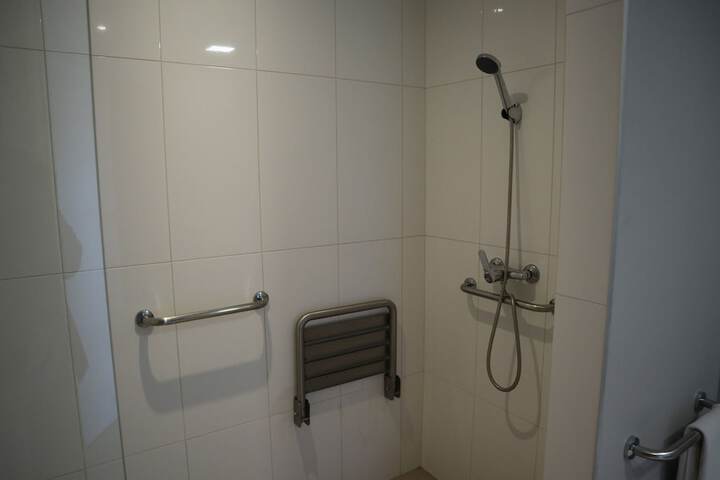 Room 15 of 22