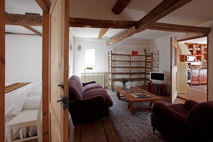 Room 6 of 28