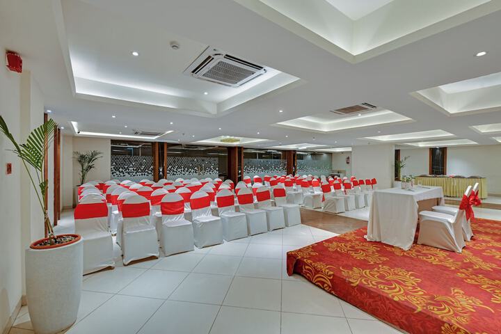 Ballroom/Hall 45 of 63