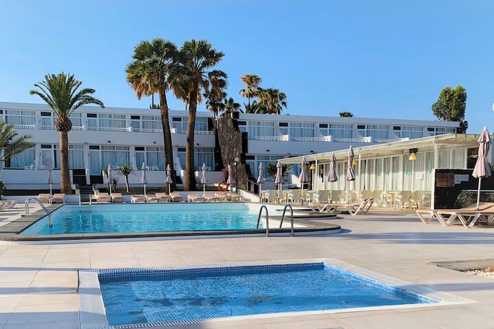 Hotel Pool