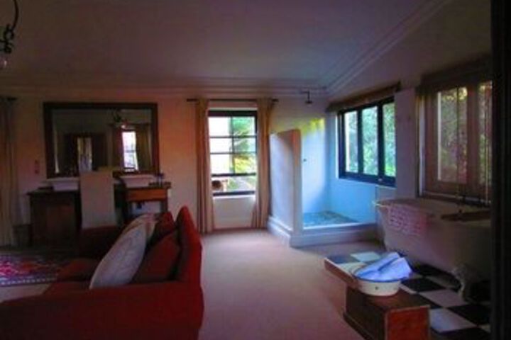 Room 32 of 40