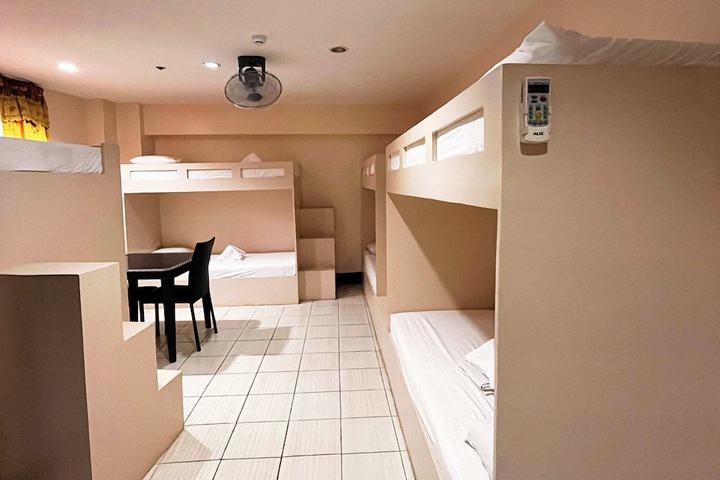 Room 47 of 90