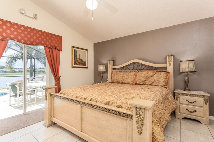 Room 4 of 27