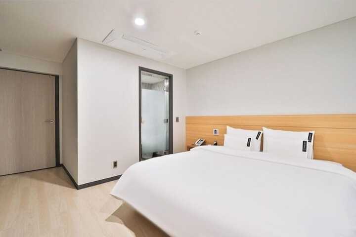 Room 13 of 72