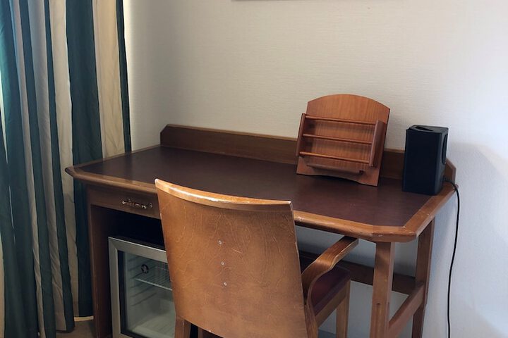Room 6 of 31