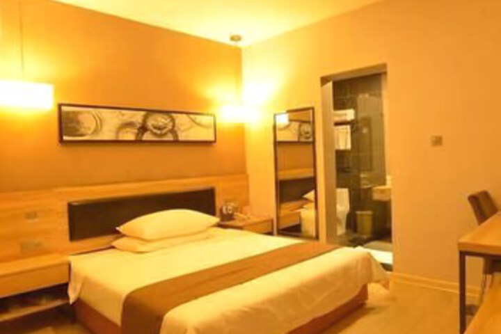 Room 4 of 7