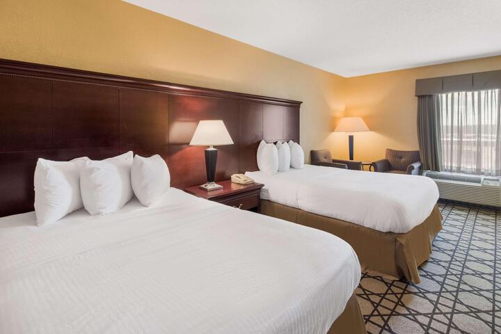 2 Double Beds Microwave and Refrigerator WiFi Full Breakfast (5 of 9)