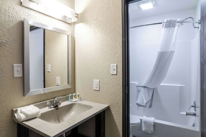 Room 16 of 37