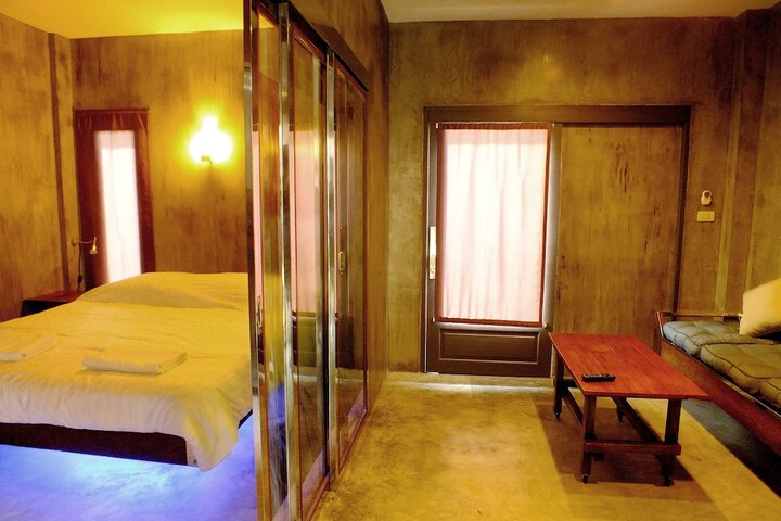 Room 3 of 35
