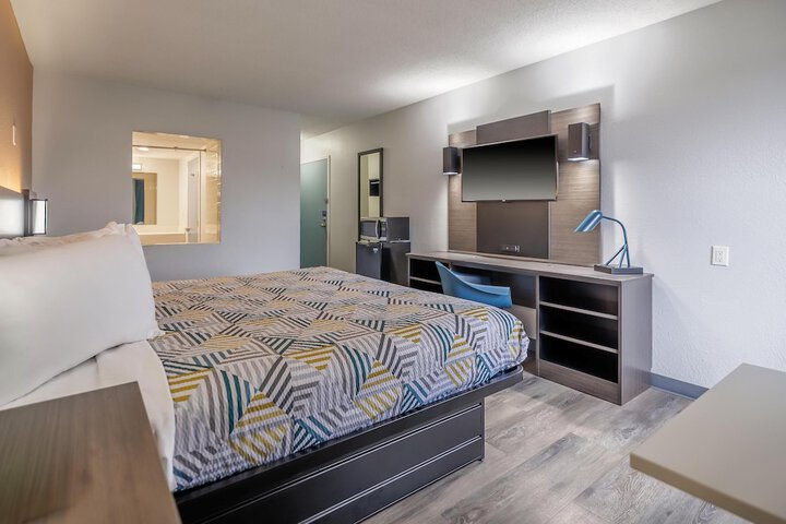 Room 7 of 30
