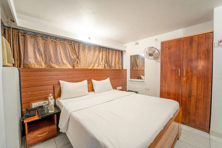 Room 2 of 43