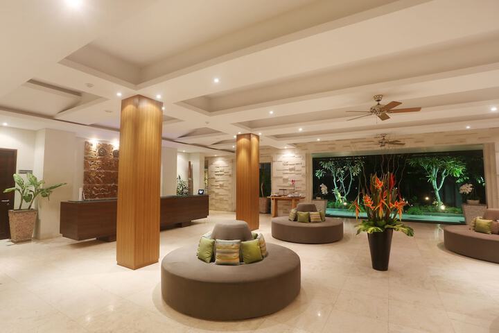 Entrance & Lobby