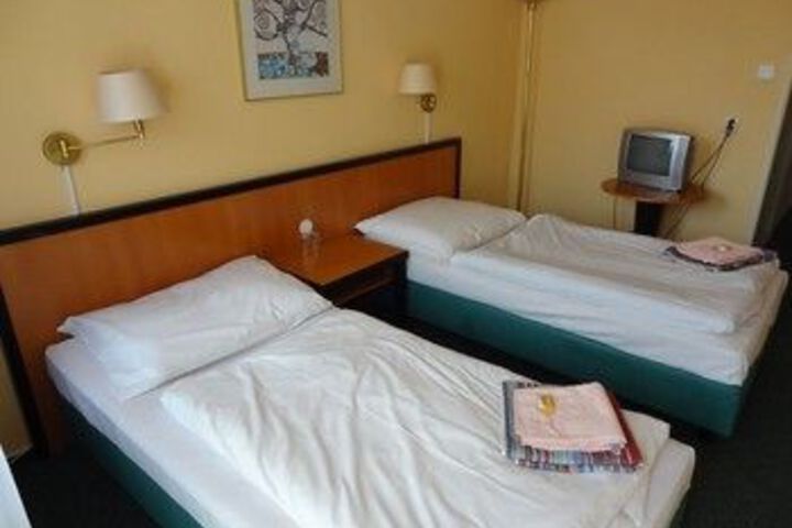 Room 7 of 11