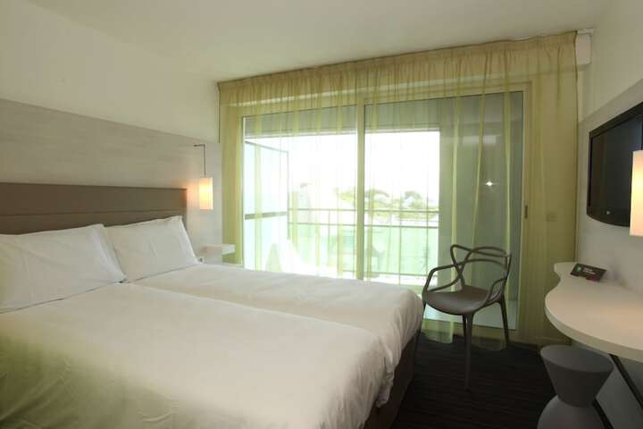 Room 6 of 79