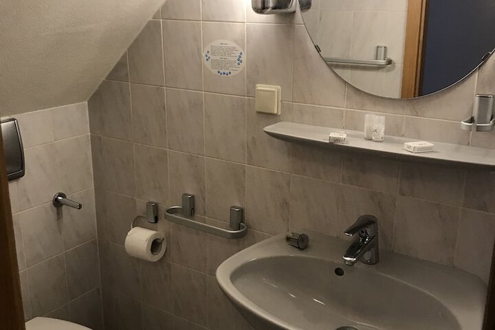 Room 4 of 51