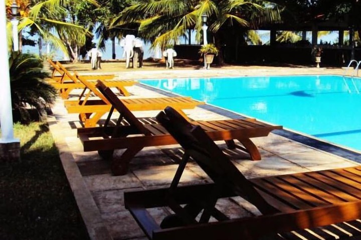 Pool 33 of 64