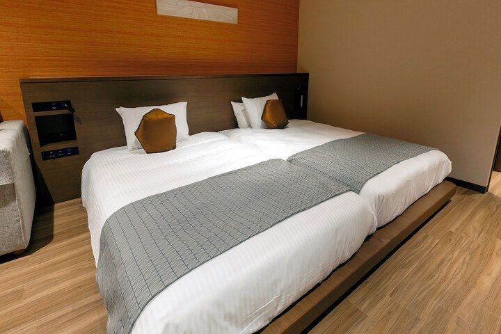 Room 12 of 74