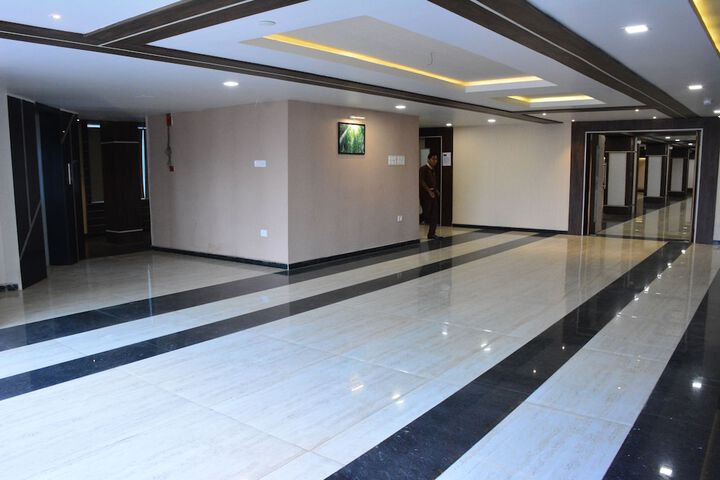 Ballroom/Hall 28 of 40