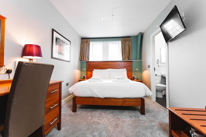 Room 6 of 37