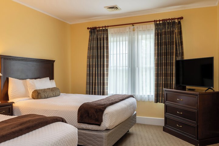 1 King Bed Resort View (18 of 40)