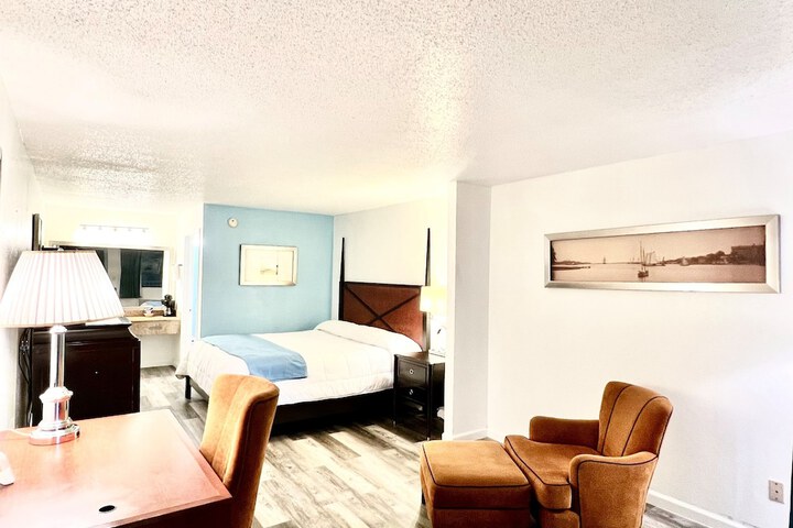 Room 12 of 19