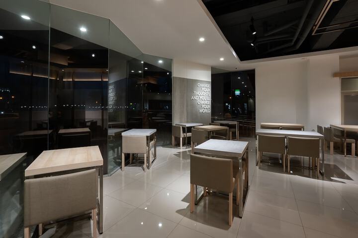 Dining 112 of 128