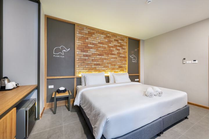 Room 28 of 126