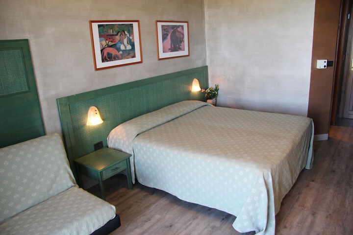 Room 5 of 49