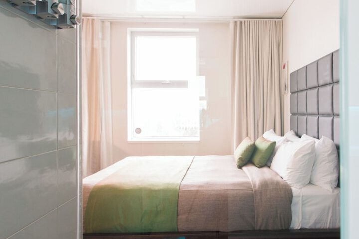 Room 28 of 74