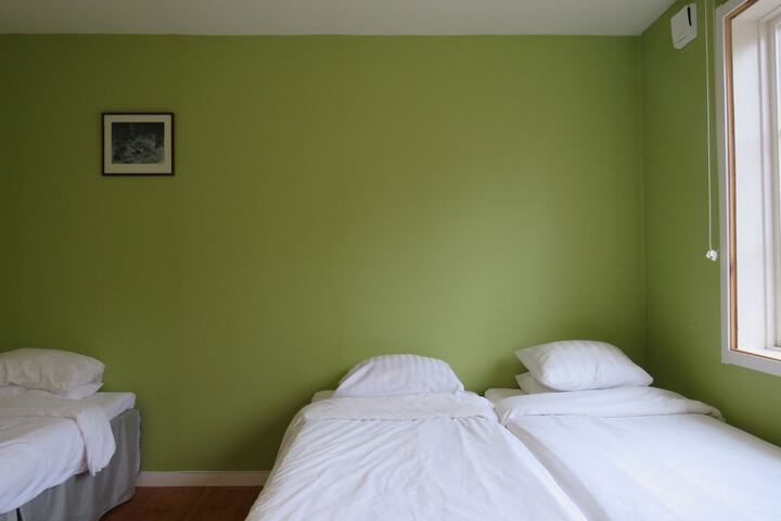 Room 2 of 12