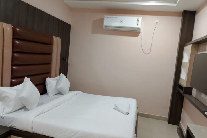 Goroomgo Akay guest house Varanasi