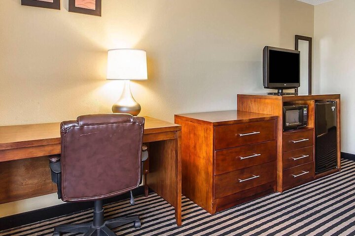 Room 6 of 25