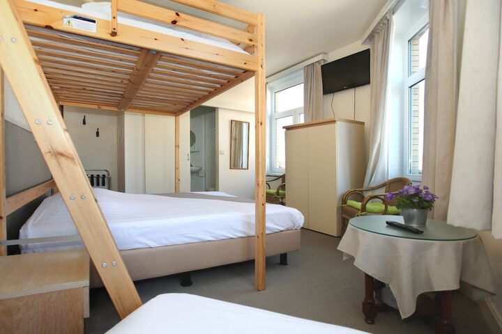 Room 12 of 52
