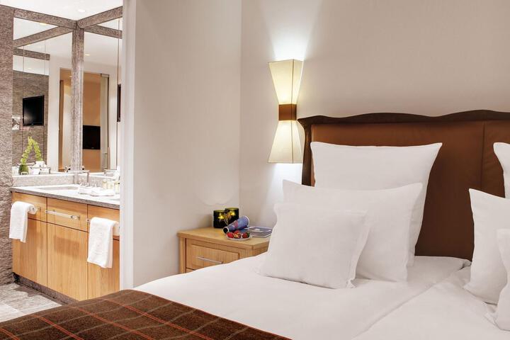 Room 42 of 82
